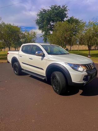 MITSUBISHI L200 TRITON 2.4 16V TURBO DIESEL OUTDOOR HPE CD 4X4 AUTOMÁTICO MITSUBISHI L200 TRITON 2.4 16V TURBO DIESEL OUTDOOR HPE CD 4X4 AUTOMÁTICO